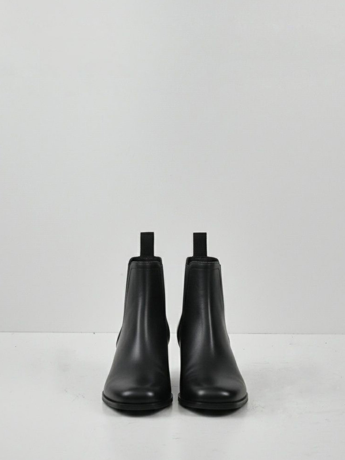 Luxe Smart Chelsea Boots