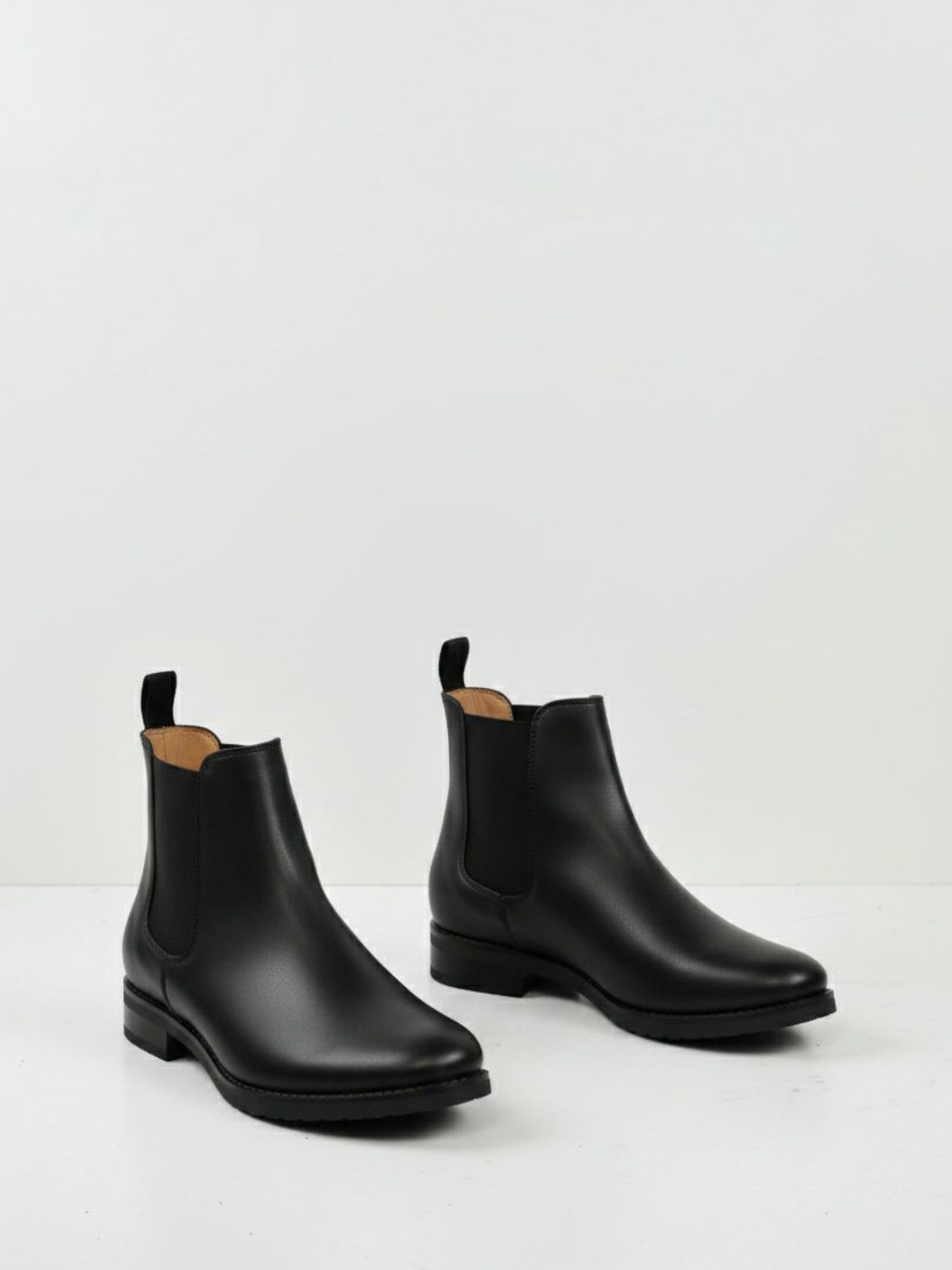 Luxe Smart Chelsea Boots