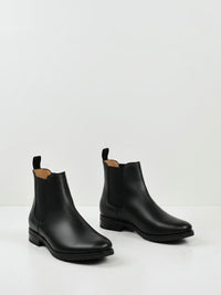 Luxe Smart Chelsea Boots