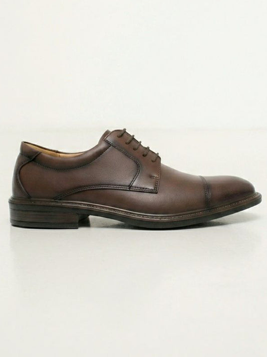Black vegan waterproof Derby shoes on WVS box – square toe, bio-based vegan leather, made in Portugal