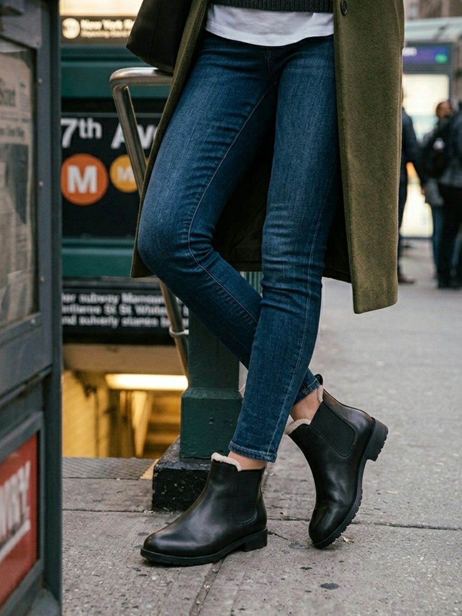 Luxe Insulated Smart Chelsea Boots
